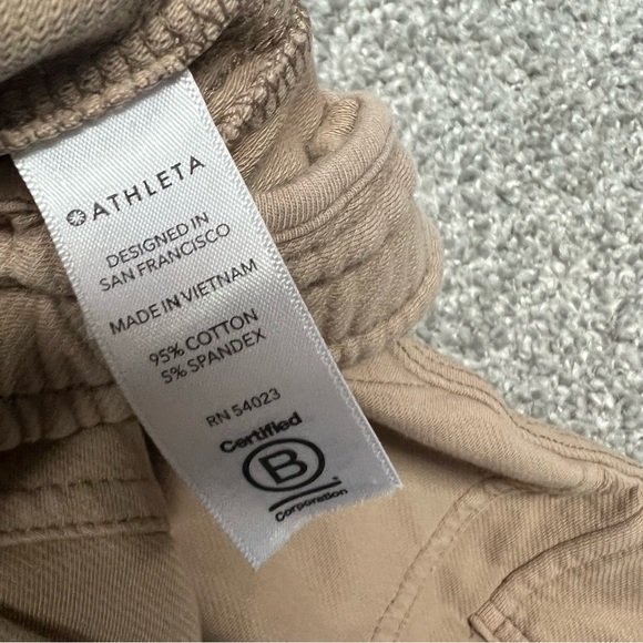 Athleta Jogger Farallon Cargo Crop Pants Womens 2 Tan Elastic Waist Pockets - Picture 7 of 8